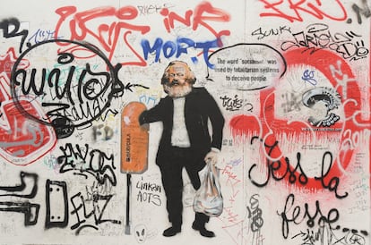 Karl Marx en un grafiti en el Muro de Berlín.