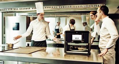 En la cocina del restaurante Dos Cielos (arriba), de los hermanos Sergio y Javier Torres, Foodini ha preparado ya varios platos. 