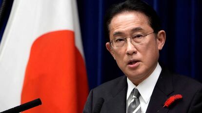 El primer ministro de Japón y candidato del PLD, Fumio Kishida, en una conferencia en octubre de 2021