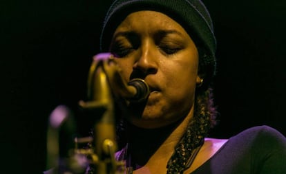 La inglesa Nubya Garcia, durante un concierto en el Centro Conde Duque de Madrid.