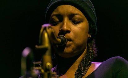 La inglesa Nubya Garcia, durante un concierto en el Centro Conde Duque de Madrid. 