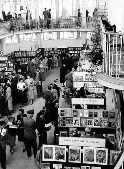 Casetas de la Feria de Francfort en 1956.