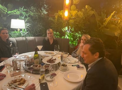 Emilio Lozoya, durante una cena en un lujoso restaurante de Ciudad de México