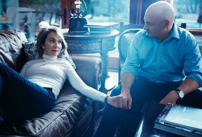 Gabrielle Giffords y su esposo, Mark Kelly, en su casa de Tucson (Arizona).