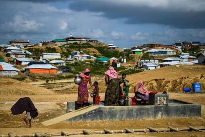Refugiados rohingya en el campo de Kutupalong.  