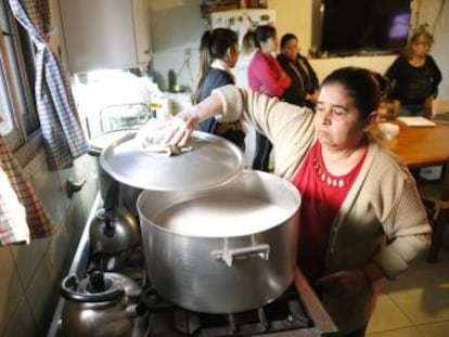 Los comedores gratuitos están desbordados por el aumento de familias que no pueden pagar la comida