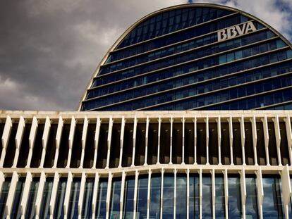 BBVA triplica el gasto por impuesto de sociedades en España