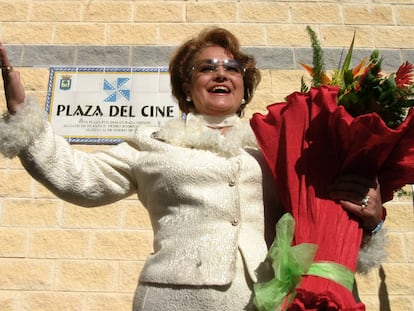 La actriz Carmen Sevilla durante la inauguración de la Plaza del Cine en Huelva en 2005.
