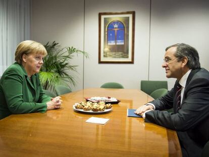Angela Merkel y Antonis Samar&aacute;s, durante una reuni&oacute;n en el marco de la cumbre europea. 