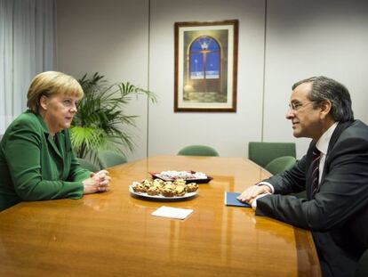 Angela Merkel y Antonis Samar&aacute;s, durante una reuni&oacute;n en el marco de la cumbre europea. 