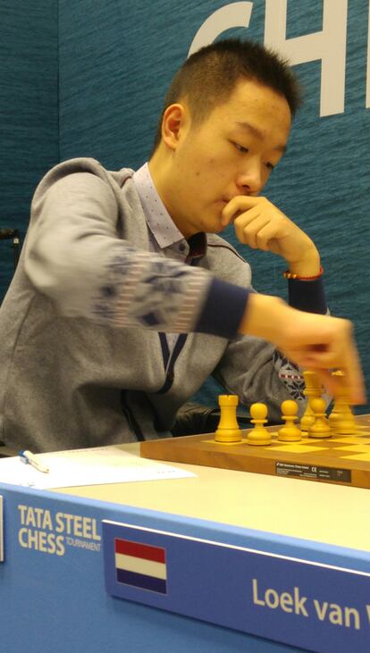 Yi Wei, durante la partida de hoy con Van Wely