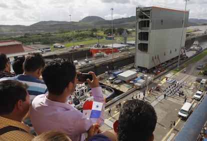 Llegada de la &uacute;ltima rodadura que formar&aacute; parte de la nueva esclusa del Canal de Panam&aacute;, el 10 de diciembre pasado.