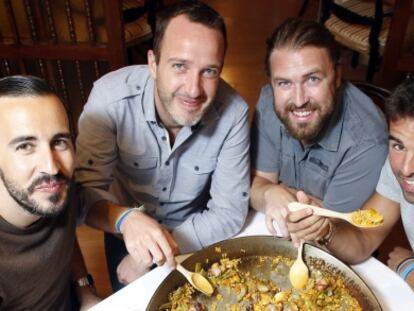 Los integrantes de la Comunidad de la Paella, en la Casa de Valencia.