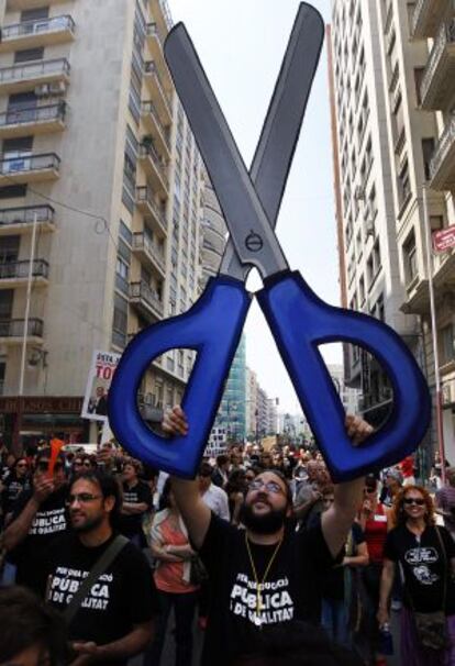 Vista de una manifestación en Valencia en protesta por los recortes sociales.