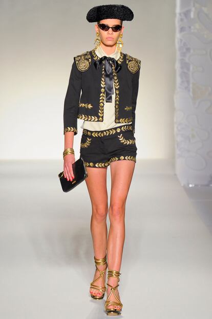 Moschino primavera verano 2012