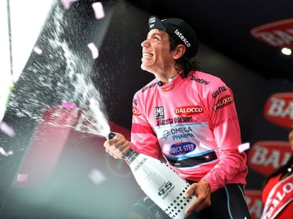 Rigoberto Urán, con la maglia rosa