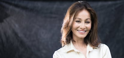 Isabel Preysler fotografiada en su casa de Madrid. 'La reina del corazón' asegura que no le gusta el Photoshop.