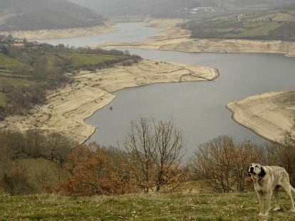 Vista el embalse de Chandrexa de Queixa, en Ourense.