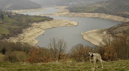 Vista el embalse de Chandrexa de Queixa, en Ourense.