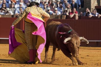 Morante de la Puebla, con su primer toro.