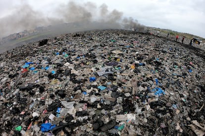 Vertedero de Agbogbloshie, en Accra, capital de Ghana, considerado el mayor vertedero de basura electrónica del continente Africano.