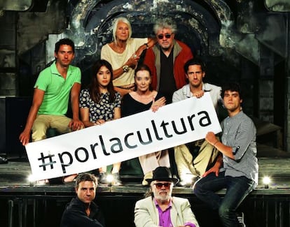 La cultura no se libró de drásticos recortes en sus presupuestos. Los profesionales se manifestaron de forma masiva contra lo que da a entender el PP, que la cultura es un lujo.