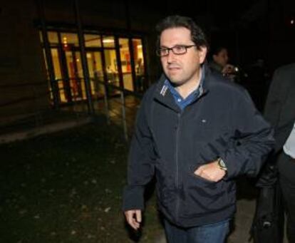 El exsecretario de Shirota, Xavier Gómez, detenido por la Guardia Civil, sale de los juzgados de Reus tras declarar por el caso Shirota.