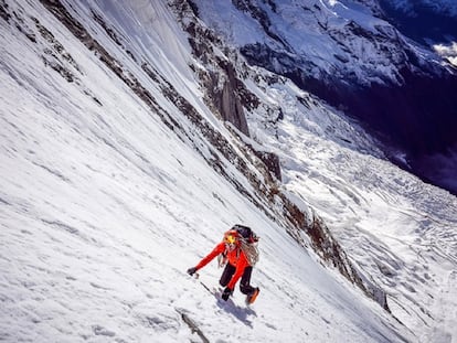 Ueli Steck, escalando en el Annapurna (Nepal).