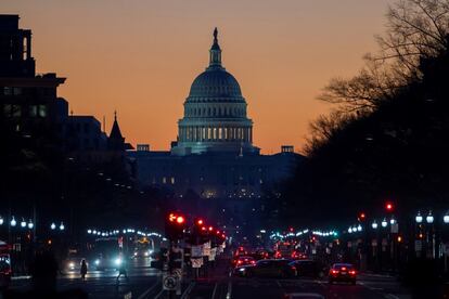 Vista del Capitolio al amanecer en Washington DC (Estados Unidos).