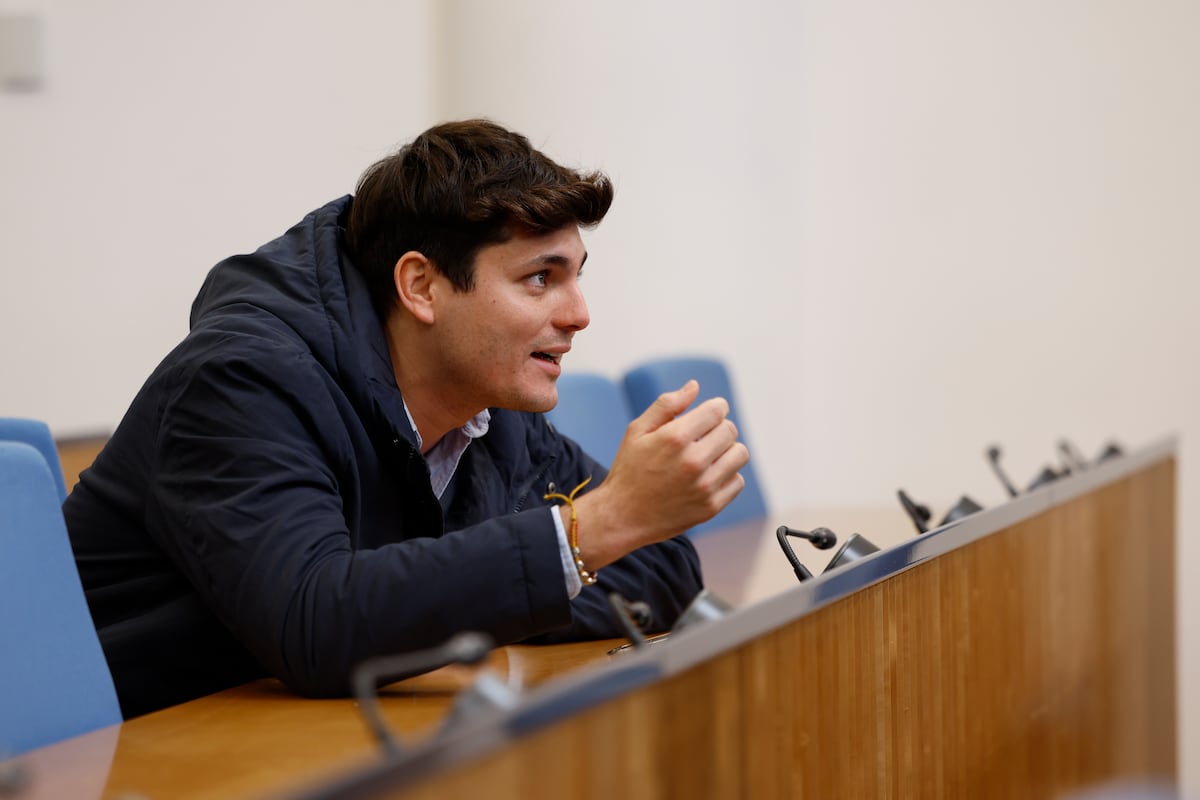 El Congreso señala como “infracciones graves” los altercados de Vito Quiles  y Bertrand Ndongo: “Perjudica severamente el trabajo de los demás  periodistas” | España | EL PAÍS