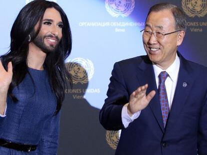 Conchita Wurst junto con el secretario general de la ONU, Ban Ki-moon.