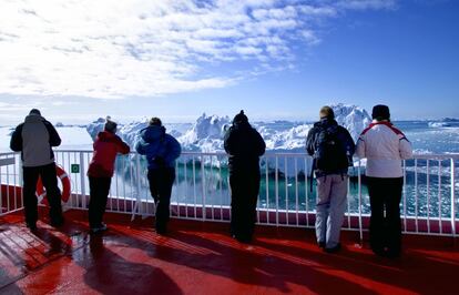 Travesía en el ferri de pasajeros de la línea Arctic Umiaq en Groenlandia.