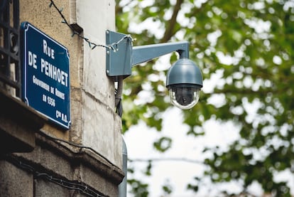 Cámara de vigilancia en una calle de la ciudad francesa de Rennes.