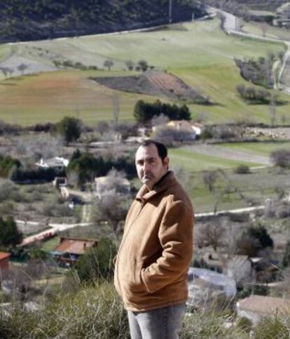 Miguel Jiménez, de la plataforma Alameda Quejigal, en Brea de Tajo.