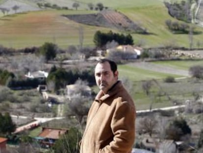 Miguel Jiménez, de la plataforma Alameda Quejigal, en Brea de Tajo.