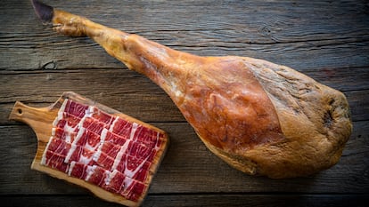 Regala sabores únicos al paladar y sorprende a los invitados en cada cena con la mejor selección de jamón ibérico. GETTY IMAGES.