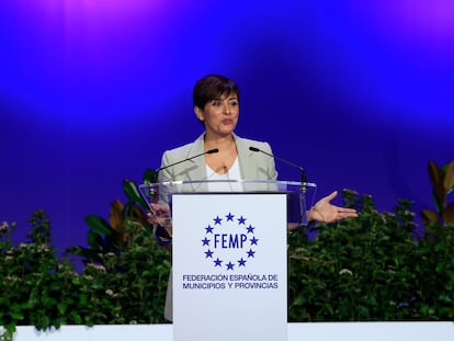 Isabel Rodríguez, ministra de Política Territorial, durante su intervención este sábado en la celebración del Pleno de la Federación Española de Municipios y Provincias.