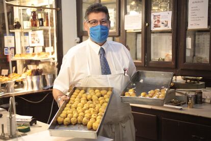 Buñuelos de chocolate y de channtillí en Antigua Pastelería del Pozo