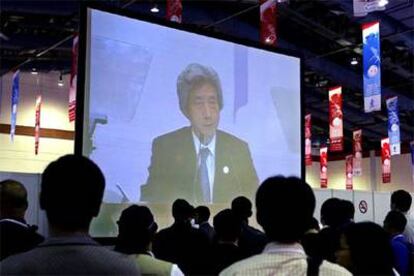 Koizumi, durante su discurso ante la cumbre Asia-África.