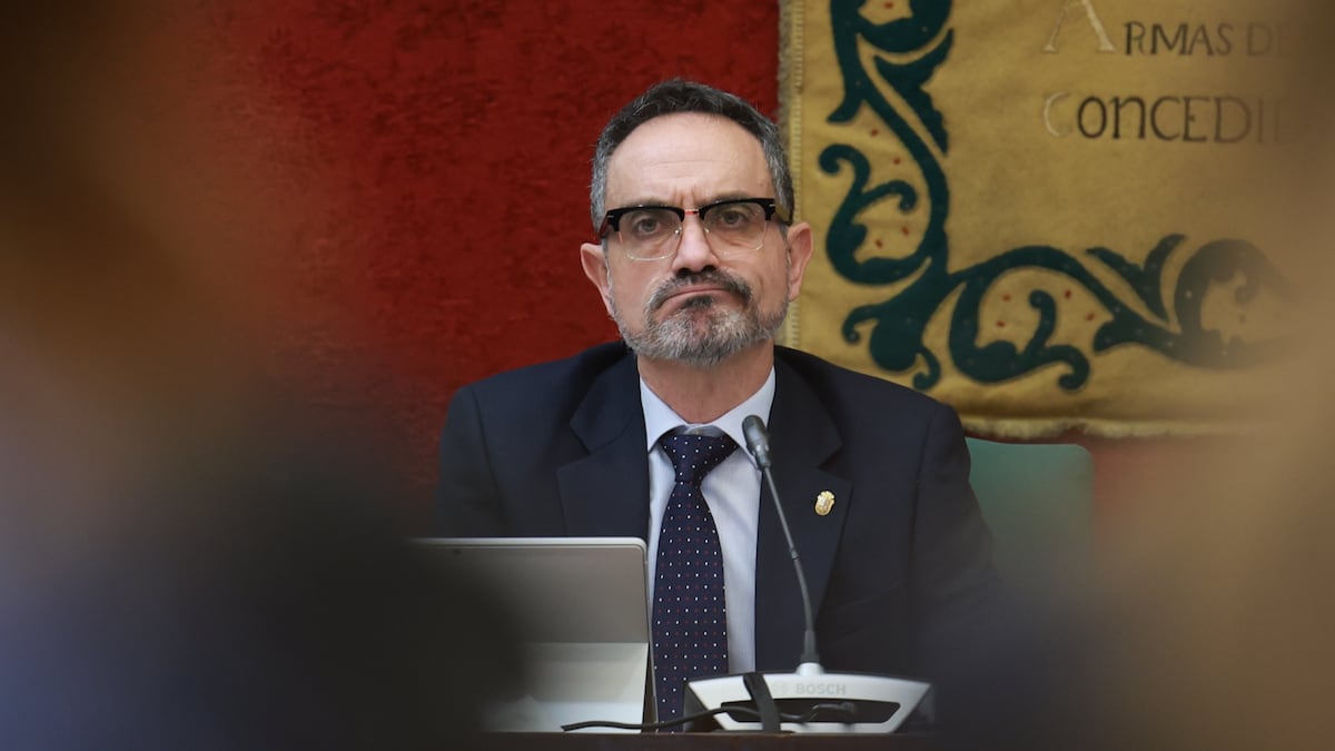 Un juzgado de violencia sobre la mujer admite la querella por acoso de la exedil de Móstoles contra el alcalde y el PP