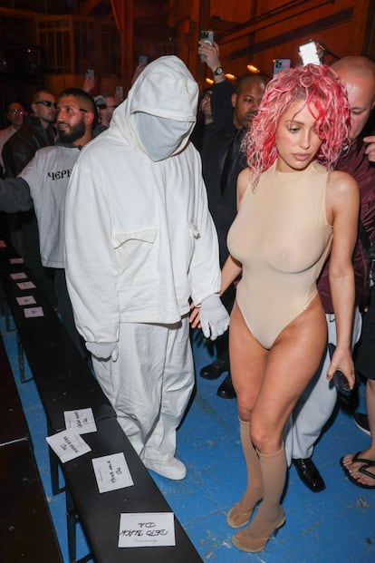 PARIS, FRANCE - JUNE 19: (EDITORIAL USE ONLY - For Non-Editorial use please seek approval from Fashion House)  (L-R) Kanye West and Bianca Censori attend the Prototypes Menswear Spring/Summer 2025 show as part of Paris Fashion Week on June 19, 2024 in Paris, France. (Photo by Peter White/Getty Images)