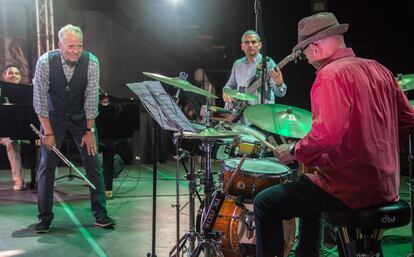 Ted Nash durante su presentación el domingo con el grupo Cuba Dentro en la Fábrica de arte cubano.