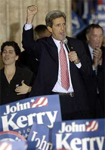 John Kerry, cada vez más cerca de los 2.162 delegados que necesita para asegurarse su nominación en la Convención Demócrata.
