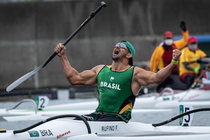 Fernando Rufino de Paulo celebra seu ouro.