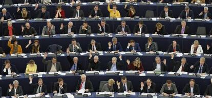 Miembros del Parlamento Europeo durante una votaci&oacute;n en Estrasburgo. 