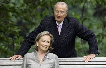 Los reyes eméritos de Bélgica, Paola y Alberto, en el palacio real de Laeken, Bélgica, en julio de 2008.