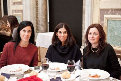 Leire Leivar y Ainhoa Romero (Tommy Hilfiger) con María Gómez (Pepe Jeans).