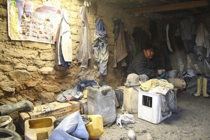 Habitculo a pie de bocamina donde los mineros guardan sus herramientas y ropas.