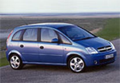 El Opel Meriva es un monovolumen compacto basado en el Corsa, cuya longitud se ha alargado hasta cuatro metros. Se fabricará en Figueruelas (Zaragoza) y saldrá a la venta en enero.
