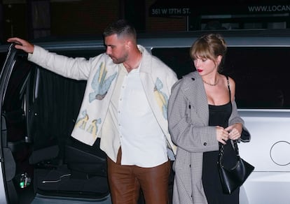 Travis Kelce y Taylor Swift en una imagen tomada en Nueva York en 2023.